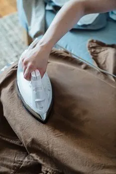 погладить — do the ironing