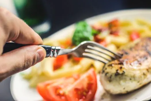 ужинать — have dinner