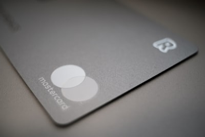 par carte uniquement — By card only