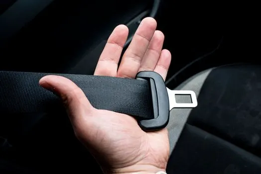 Seat belt — cinturón de seguridad