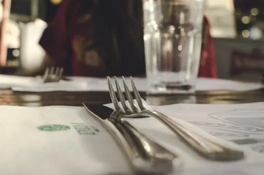 Un restaurant — ein Restaurant