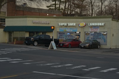 Where is the store located? — où se trouve le magasin ?