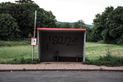 tranquilize — tranquilliser