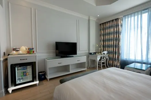 minibar — mini-bar