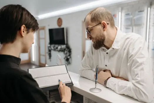 Avez-vous un créneau libre aujourd'hui ? — Imate li slobodan termin danas?