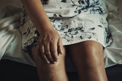 jusqu'aux genoux — Knee deep