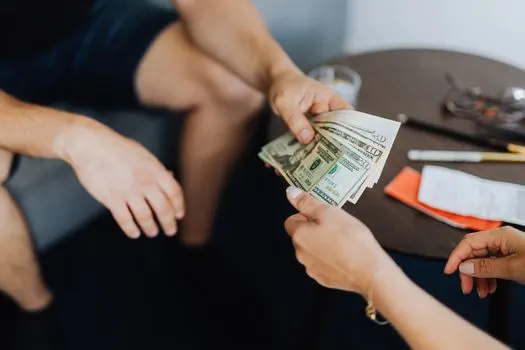 I'll pay it back in instalments — Maksan osade kaupa tagasi