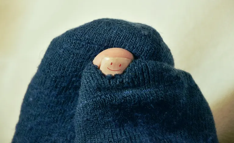 with holes in — troué