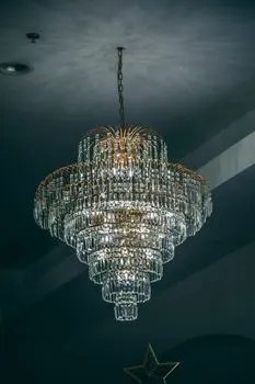 żyrandol — lampadario
