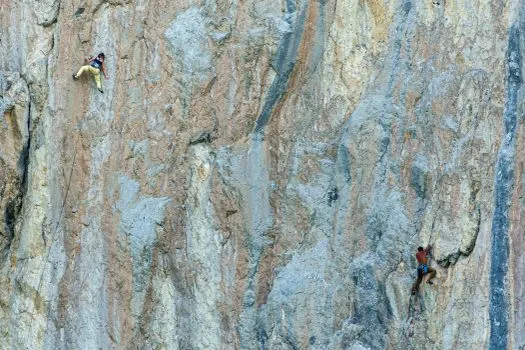скалолазание — rock climbing