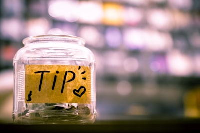 Tip — pourboire