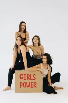 женщины — females