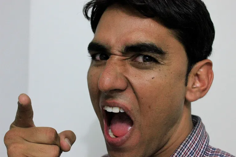 lose your temper — perdre son sang-froid