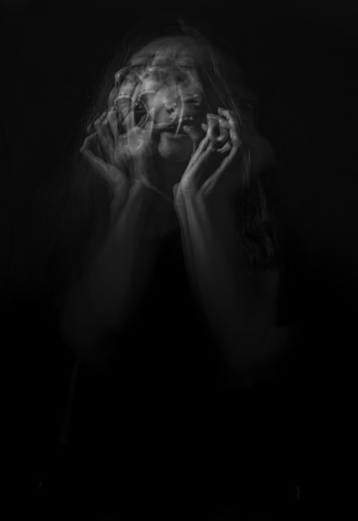 menaçant — Menacing