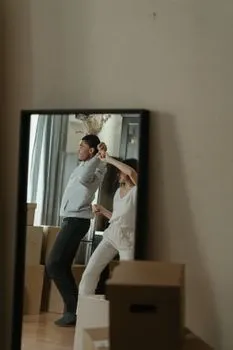 Tear about the room — courir partout dans la pièce