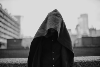 rôder — lurk