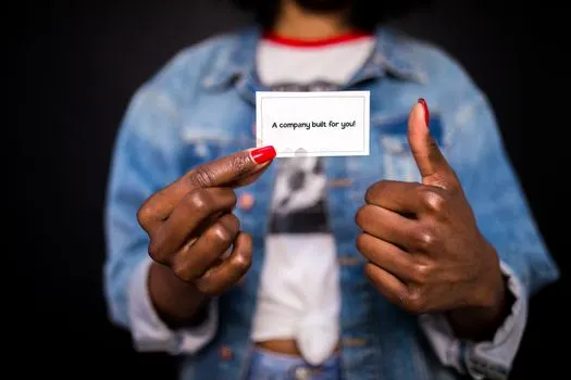 à la disposition de — at one's disposal