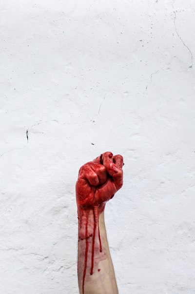 in flesh and blood — en chair et en os