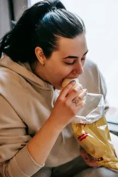 перекусить — snack out