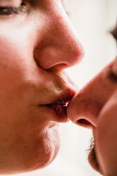 Целовать — Kiss