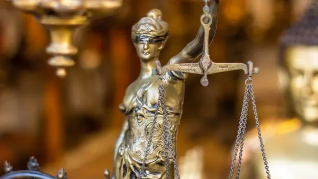 Несправедливо — unjustly