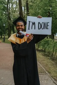 Только что закончил университет — Fresh from university