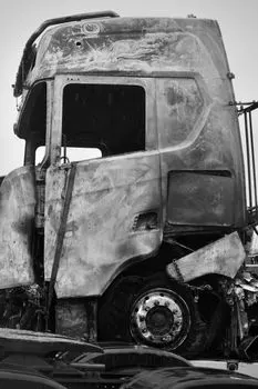 Сломанные грузовики — Broken-down trucks