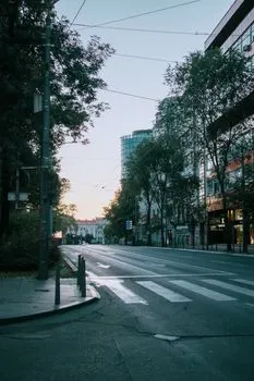 Pazar günleri sessizlik var — Sonntags ist Ruhezeit