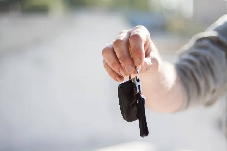 Araba kiralayalım — Võtame auto rendile