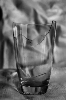 fragile — kırılgan