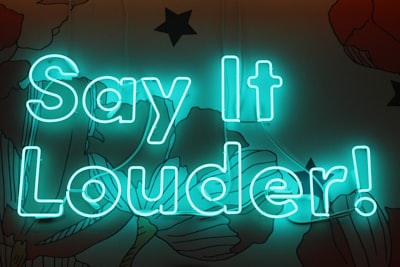 haut et fort — He loudly