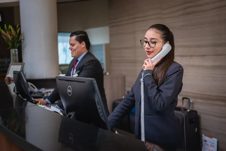 hotel manager — directeur d'hôtel
