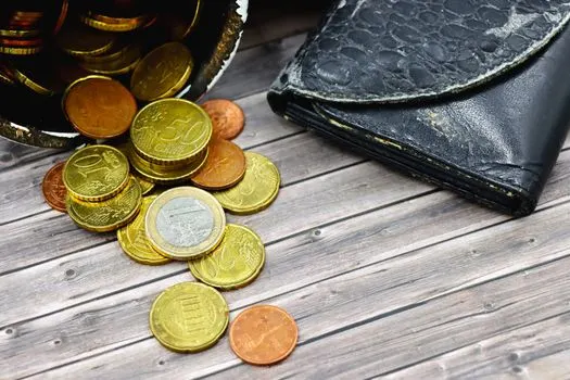 živeti od danas do sutra — a trăi de pe o zi pe alta