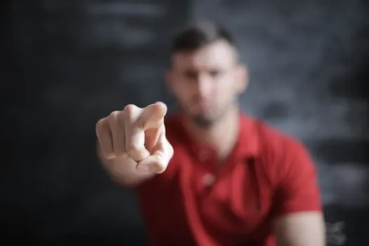 insinuation — insinuación