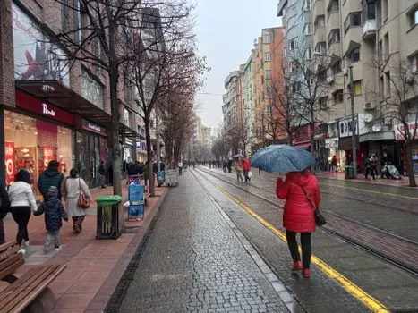 Pada kiša — It's raining
