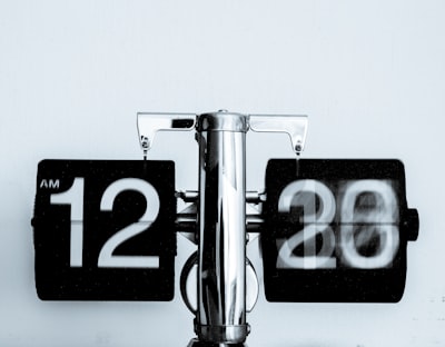 To allocate time — réserver du temps