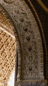 Elaborately — detalladamente