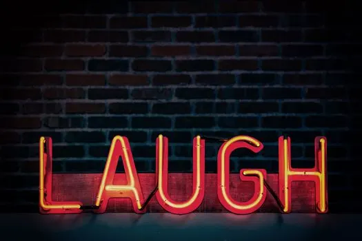 веселый — Amused
