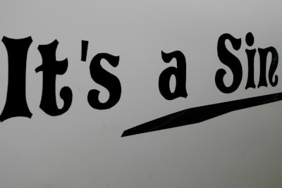 забавно — Es gracioso