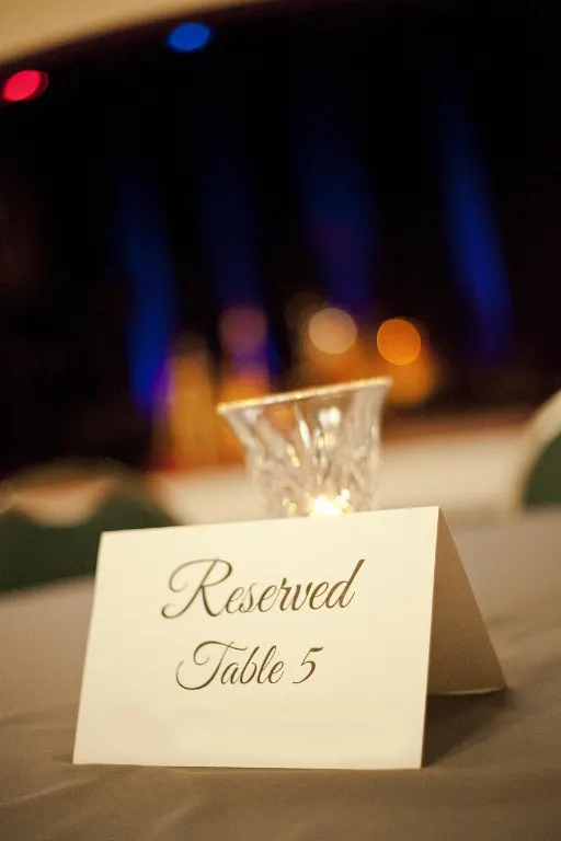 table reservation — réservation de table