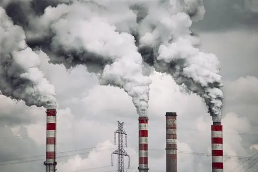 pollution — contaminación