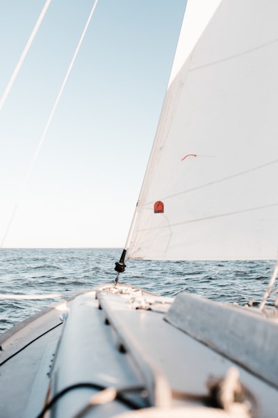 To sail — naviguer