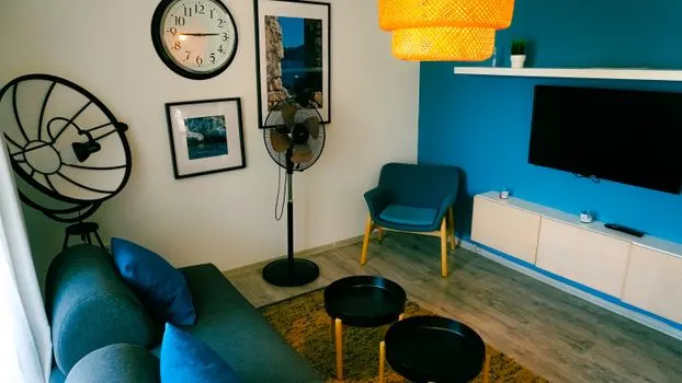 das Wohnzimmer — living room