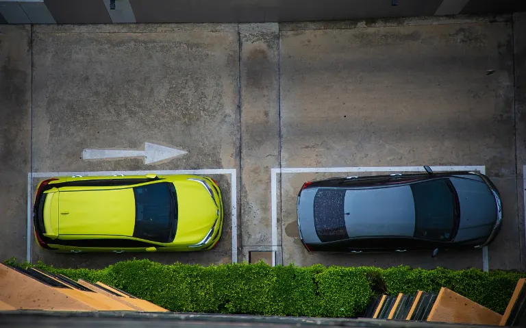 parking space — place de stationnement