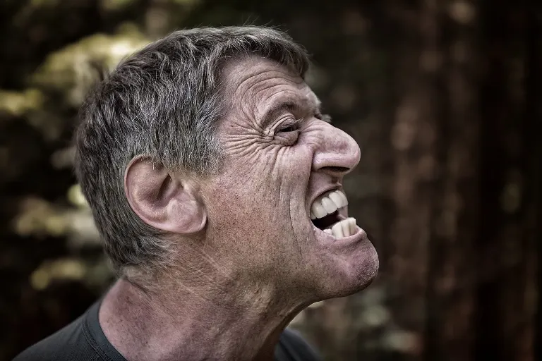 mad — enfadado