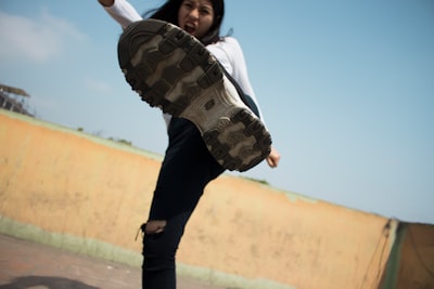 donner un coup de pied — Kick