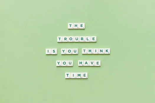 У меня нет времени на размышления. — I lack time to think