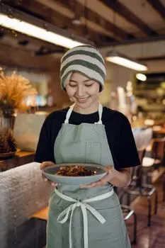 waitress — camarera