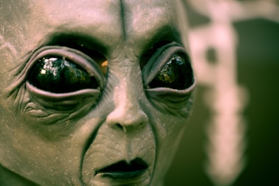 alienates — soğutur