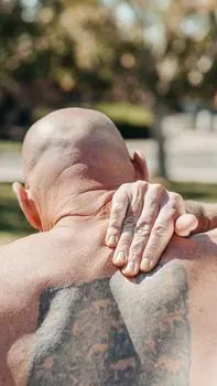 Сгорбленный — Hunched